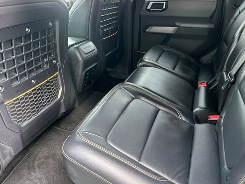 Used 2023 Ford Bronco Badlands image 14