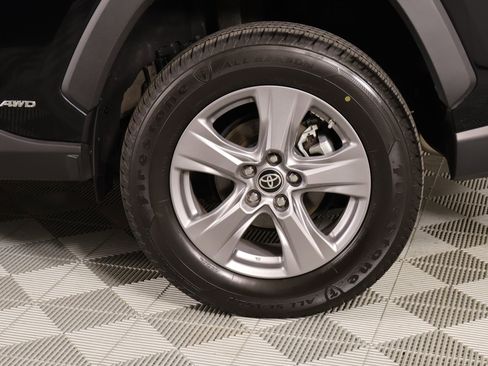 Used 2022 Toyota RAV4 LE image 17