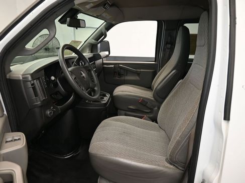 Used 2020 GMC Savana 3500 LT w/ LT Preferred Equipment Group image 11