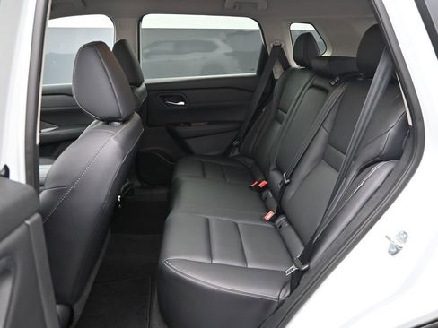 Used 2024 Nissan Rogue SL FWD image 16