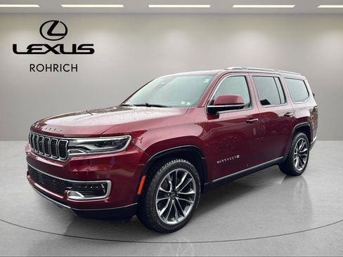 Used 2022 Jeep Wagoneer Series III w/ Premium Group I AWD/4WD image 1