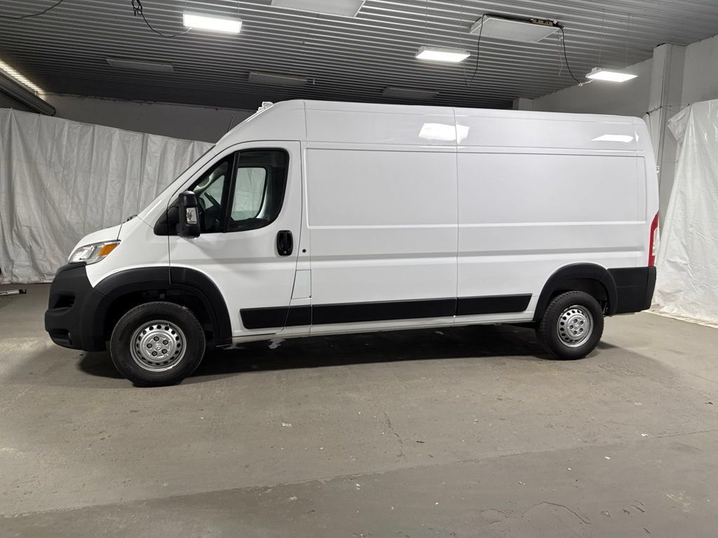 Used 2024 RAM ProMaster 2500 w/ Convenience Group FWD image 4