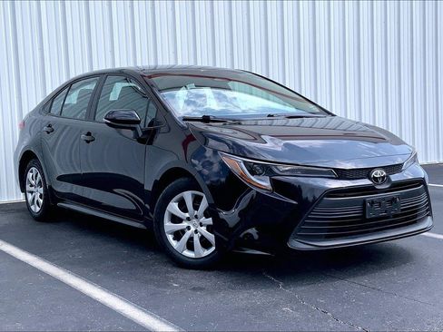 Used 2024 Toyota Corolla LE FWD image 2