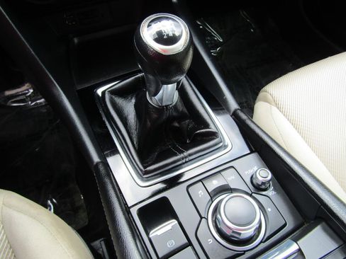 Used 2018 MAZDA MAZDA3 Sport image 18
