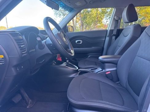 Used 2016 Kia Soul Base image 14