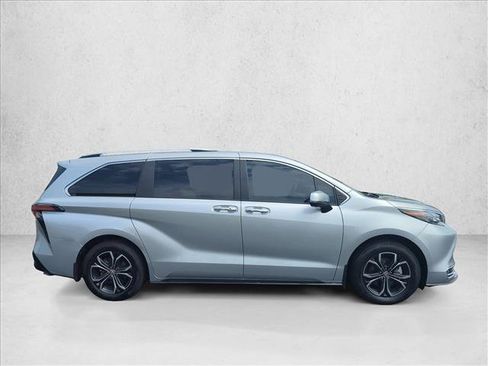 Certified 2025 Toyota Sienna Platinum AWD/4WD image 4