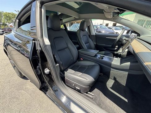 Used 2023 Tesla Model 3 Standard Range RWD image 17