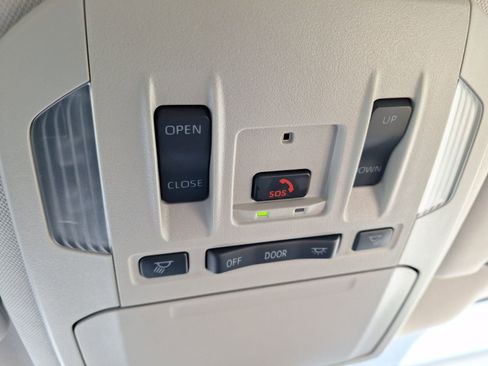 Used 2024 Toyota Highlander LE image 29