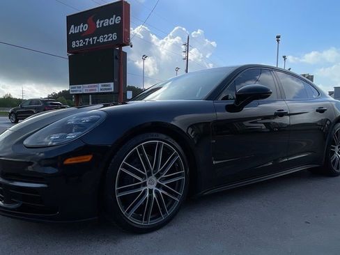 Used 2018 Porsche Panamera RWD image 3