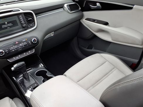 Used 2017 Kia Sorento SX image 21