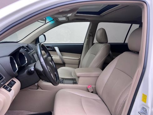 Used 2010 Toyota Highlander SE AWD/4WD image 11