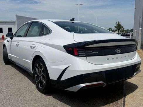 Used 2025 Hyundai Sonata SEL FWD image 2