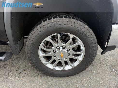 Used 2024 Chevrolet Silverado 3500 LTZ w/ LTZ Premium Package image 9
