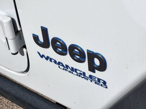 Used 2022 Jeep Wrangler Unlimited Rubicon 4xe w/ Cold Weather Group AWD/4WD image 8