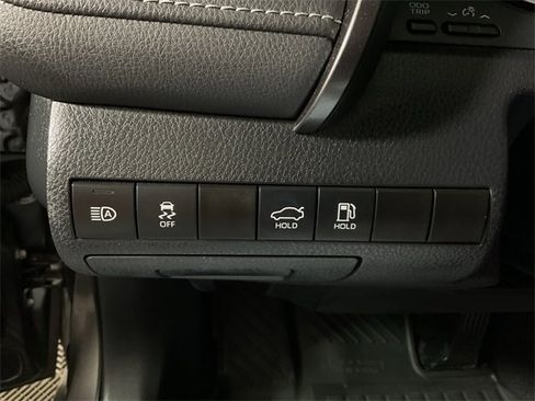 Used 2020 Toyota Camry SE image 27
