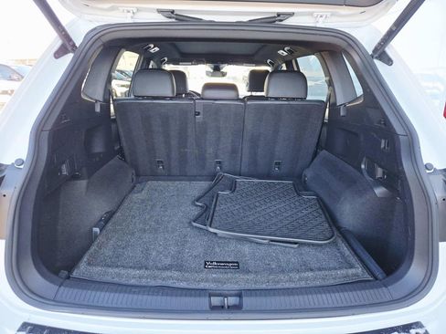 Used 2022 Volkswagen Tiguan SE R-Line image 14