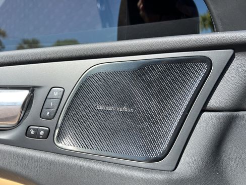 Used 2023 Volvo XC60 B5 Ultimate w/ Climate Package image 39