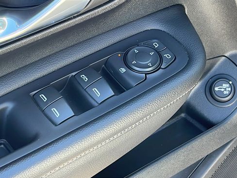 Certified 2023 GMC Terrain SLT image 12