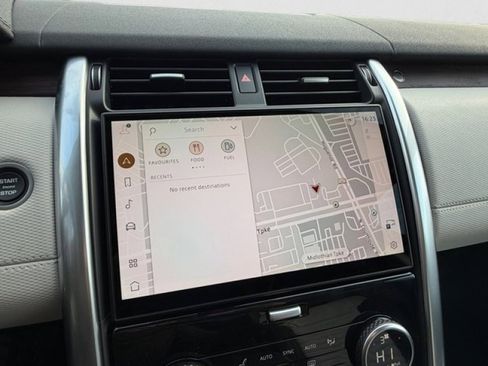 New 2026 Land Rover Discovery Dynamic SE image 16