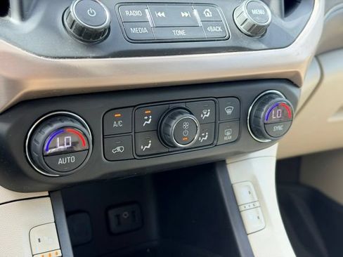 Used 2018 GMC Acadia Denali w/ Technology Package FWD image 16