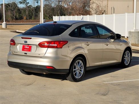 Used 2018 Ford Focus SE image 4