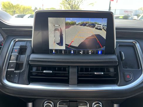 Used 2022 GMC Yukon XL SLT w/ SLT Premium Package image 27