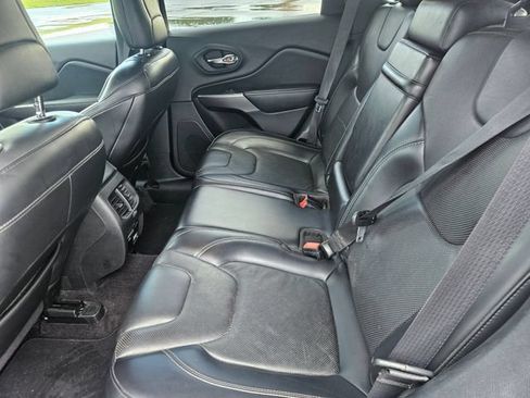 Used 2019 Jeep Cherokee Limited FWD image 25