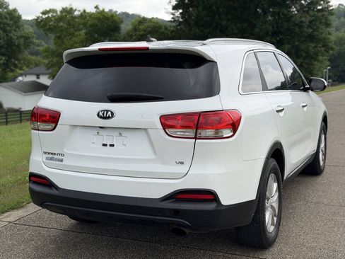 Used 2016 Kia Sorento LX AWD/4WD image 16
