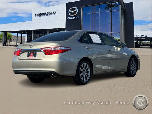 Used 2017 Toyota Camry XLE image 9