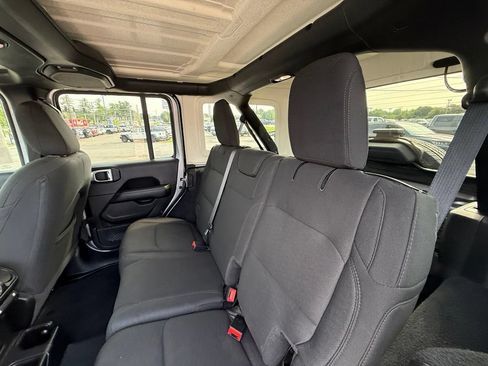 Used 2020 Jeep Wrangler Unlimited Sahara AWD/4WD image 25