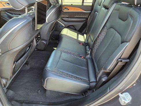 Used 2023 Jeep Grand Cherokee Summit AWD/4WD image 10
