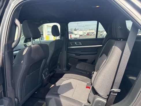 Used 2018 Ford Explorer XLT w/ Equipment Group 201A image 7