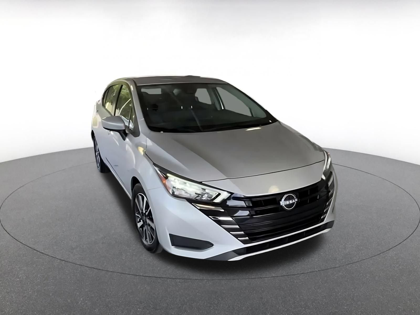 Used 2025 Nissan Versa SV FWD image 3