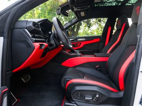 Used 2025 Lamborghini Urus SE AWD/4WD image 14