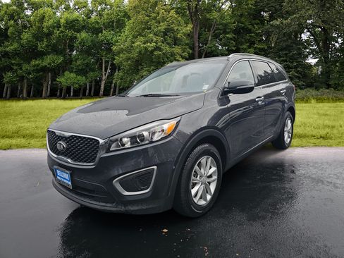 Used 2017 Kia Sorento FWD image 3