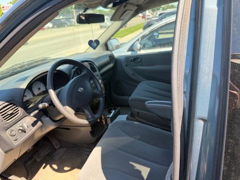 Used 2006 Dodge Caravan SXT w/ Popular Equipment Group I FWD image 11