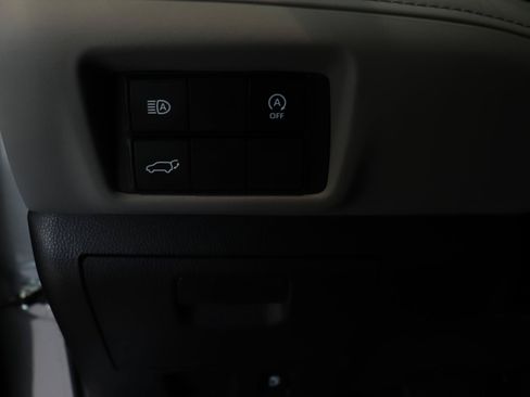 Used 2023 Toyota Highlander XLE FWD image 26