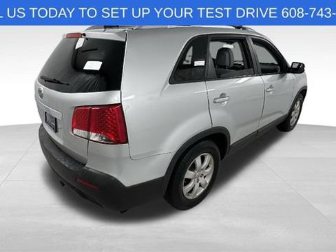 Used 2013 Kia Sorento LX image 3