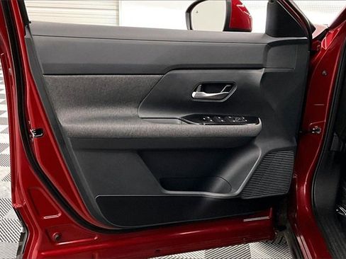 Used 2025 Nissan Kicks SV image 17