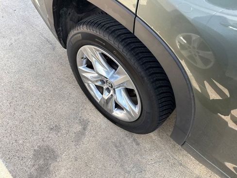 Used 2019 Toyota Highlander Limited FWD image 7