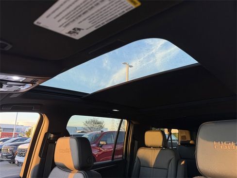 New 2026 Chevrolet Suburban High Country image 22