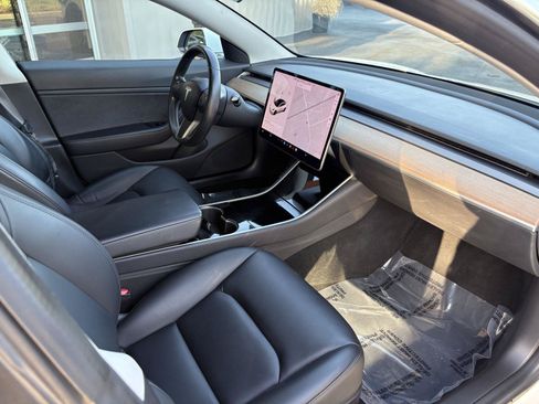 Used 2018 Tesla Model 3 Long Range RWD image 19
