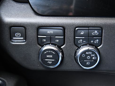 Used 2024 GMC Sierra 1500 SLT image 34