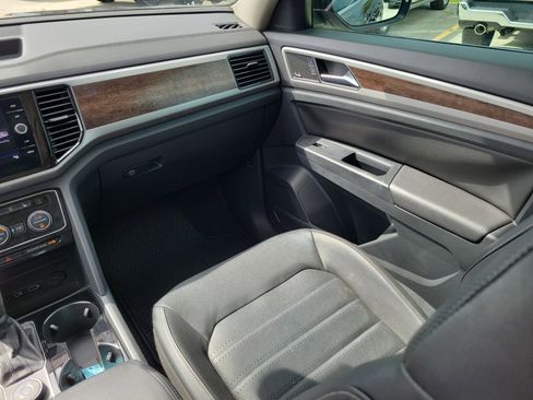 Used 2019 Volkswagen Atlas SEL Premium image 18