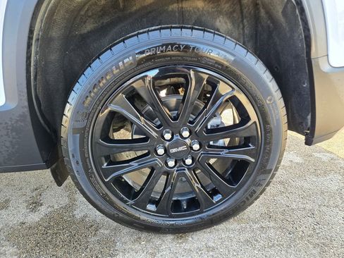 Used 2023 GMC Acadia SLE w/ Driver Convenience Package image 43