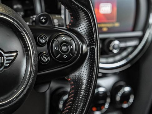 Used 2019 MINI Cooper S w/ Premium Package image 16