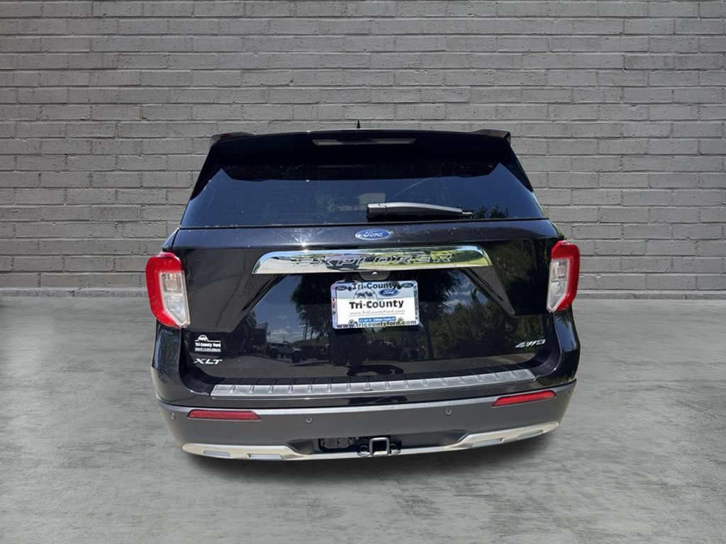 Used 2024 Ford Explorer XLT w/ Equipment Group 202A AWD/4WD image 6