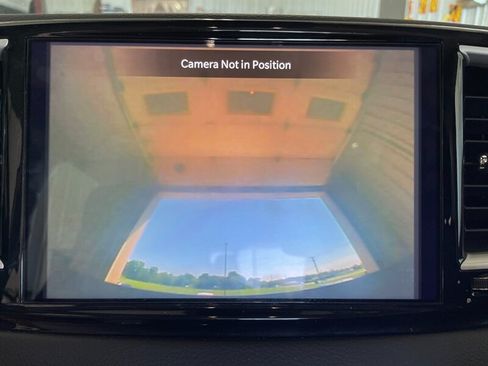 Used 2022 Chrysler Voyager LX FWD image 15