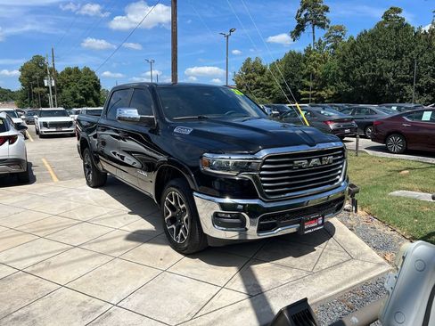 Used 2025 RAM 1500 Laramie AWD/4WD image 3