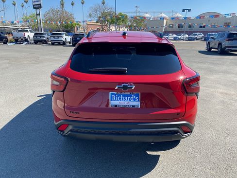 New 2026 Chevrolet Trax LT w/ Sunroof Package FWD image 14